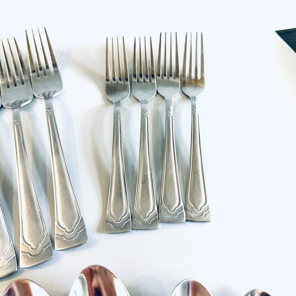 18 Cambridge DANA FROST Satin Stainless Flatware Silverware Set Lot Fork Spoon - Picture 3 of 4